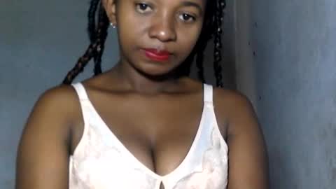 malinah01 online show from 12/19/24, 04:34