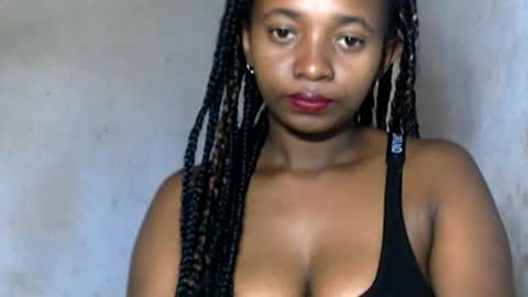malinah01 online show from 12/19/24, 09:40