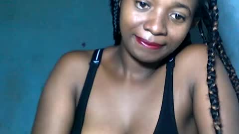 malinah01 online show from 12/19/24, 04:24
