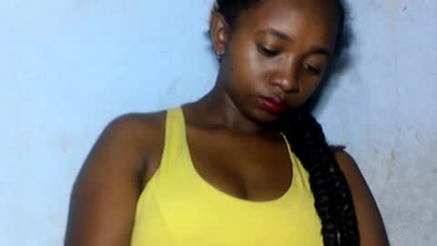 malinah01 online show from 12/28/24, 07:11