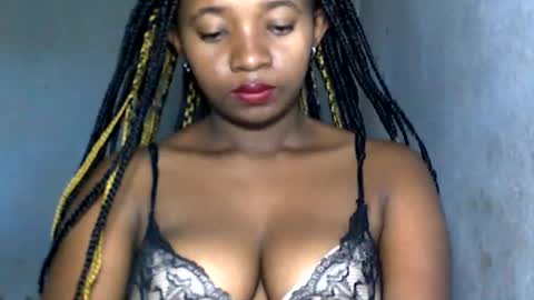 malinah01 online show from 01/05/25, 03:22
