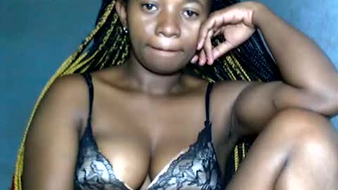 malinah01 online show from 01/11/25, 12:22