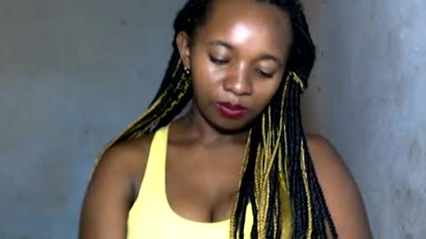 malinah01 online show from 01/12/25, 12:33