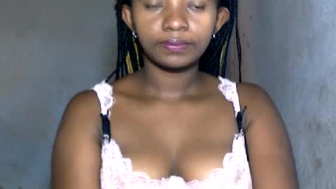 malinah01 online show from 01/13/25, 06:16