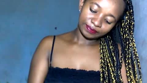 malinah01 online show from 01/18/25, 07:04