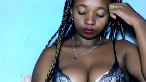malinah01 online show from 01/25/25, 02:37