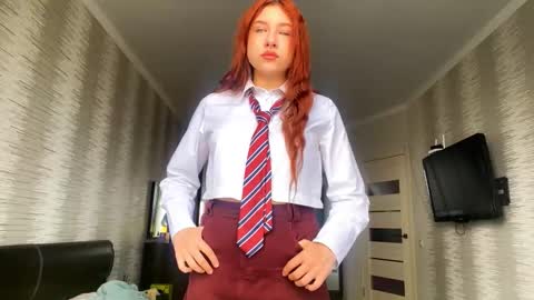 Isabella online show from 10/24/25, 10:44