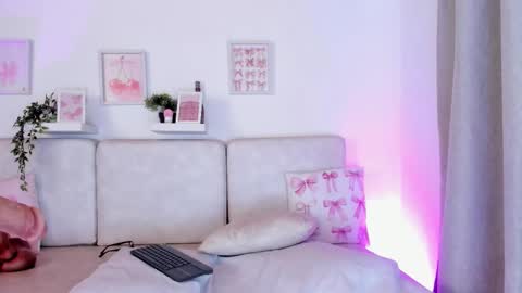 Snapshot of malka_burning chatting on 11/05/25, 08:42 Malka online show from 11/05/25, 08:42