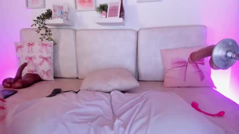 Snapshot of malka_burning chatting on 12/04/25, 08:28 Malka online show from 12/04/25, 08:28