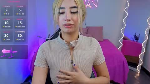 Snapshot of malory_tay chatting on 09/13/25, 07:13 Malory  online show from 09/13/25, 07:13