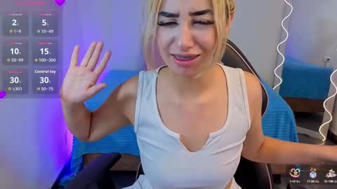 Snapshot of malory_tay chatting on 09/20/25, 07:04 Malory  online show from 09/20/25, 07:04