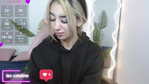 Snapshot of malory_tay chatting on 09/21/25, 11:45 Malory  online show from 09/21/25, 11:45