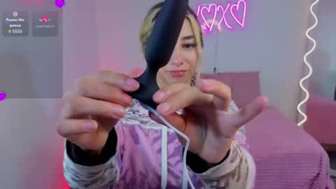 Snapshot of malory_tay chatting on 09/30/25, 07:19 Malory  online show from 09/30/25, 07:19