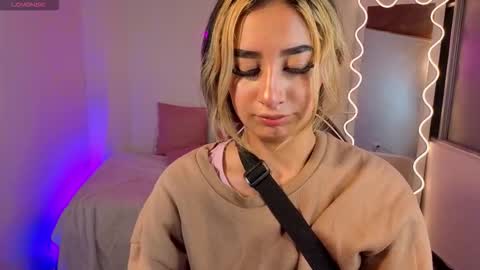 Snapshot of malory_tay chatting on 10/09/25, 11:52 Malory  online show from 10/09/25, 11:52