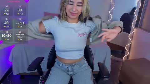 Snapshot of malory_tay chatting on 10/10/25, 07:24 Malory  online show from 10/10/25, 07:24