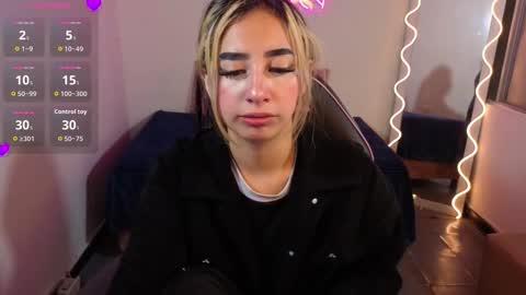 Snapshot of malory_tay chatting on 10/14/25, 07:14 Malory  online show from 10/14/25, 07:14