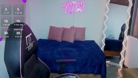 Snapshot of malory_tay chatting on 10/15/25, 07:03 Malory  online show from 10/15/25, 07:03