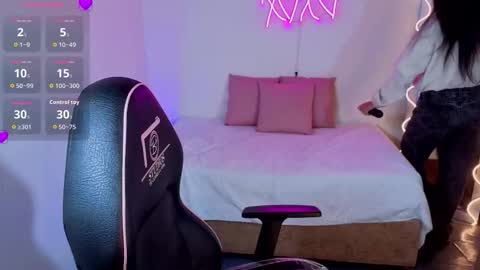 Snapshot of malory_tay chatting on 10/17/25, 06:54 Malory  online show from 10/17/25, 06:54