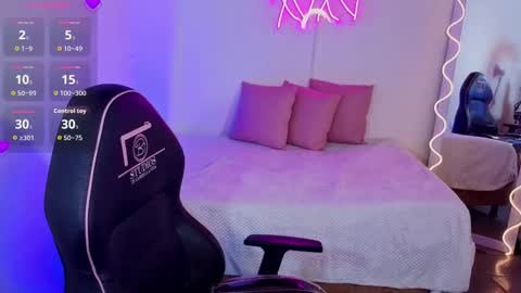 Snapshot of malory_tay chatting on 10/21/25, 07:14 Malory  online show from 10/21/25, 07:14