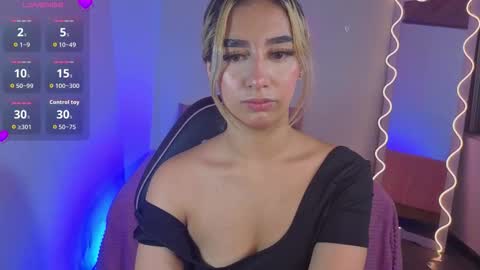 Snapshot of malory_tay chatting on 10/25/25, 07:08 Malory  online show from 10/25/25, 07:08