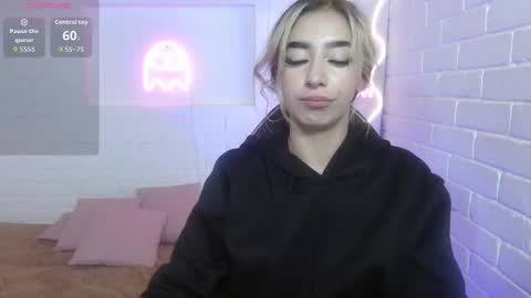 Snapshot of malory_tay chatting on 10/26/25, 11:38 Malory  online show from 10/26/25, 11:38