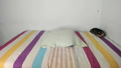 instagram  nueela   online show from 09/22/25, 10:34