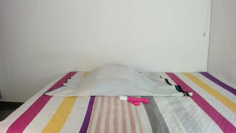 instagram  nueela   online show from 11/01/25, 12:12