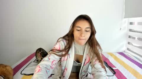 instagram  nueela   online show from 11/09/25, 08:51