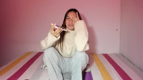 Snapshot of malucam_06 chatting on 01/08/26, 12:24 instagram nueela online show from 01/08/26, 12:24