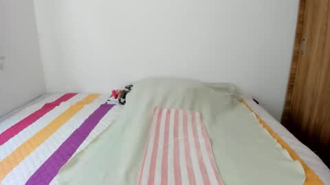 Snapshot of malucam_06 chatting on 03/19/26, 08:46 instagram nueela online show from 03/19/26, 08:46