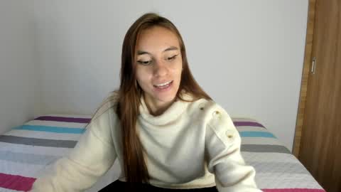 Snapshot of malucam_06 chatting on 03/31/26, 10:54 instagram nueela online show from 03/31/26, 10:54