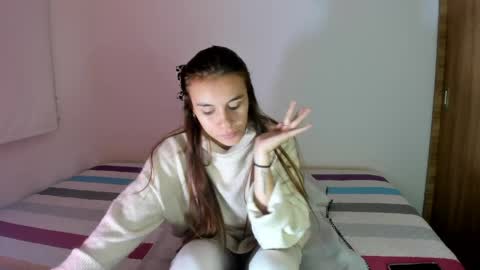 Snapshot of malucam_06 chatting on 04/05/26, 11:57 instagram nueela online show from 04/05/26, 11:57