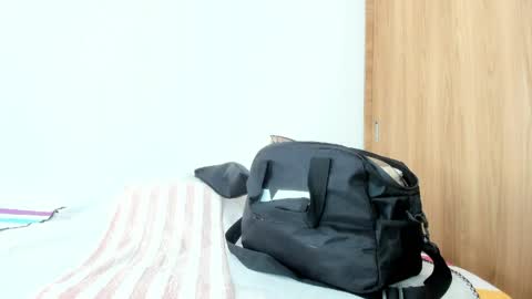Snapshot of malucam_06 chatting on 04/11/26, 07:18 instagram nueela online show from 04/11/26, 07:18