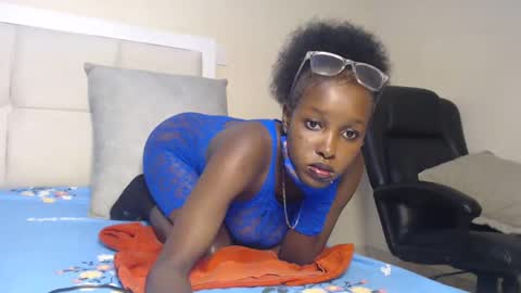 mamaa online show from 02/11/25, 03:40
