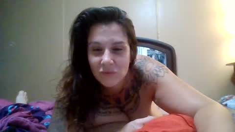 Snapshot of mamabear_papabear chatting on 06/24/26, 12:20 Elizabeth online show from 06/24/26, 12:20