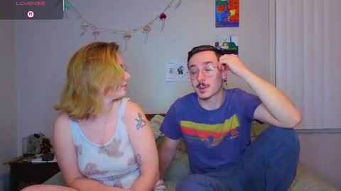 Snapshot of mamiclouds chatting on 10/30/25, 01:18 MamiCloudz online show from 10/30/25, 01:18