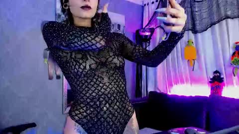 Snapshot of mamushka_ chatting on 10/29/25, 05:47 online show from 10/29/25, 05:47