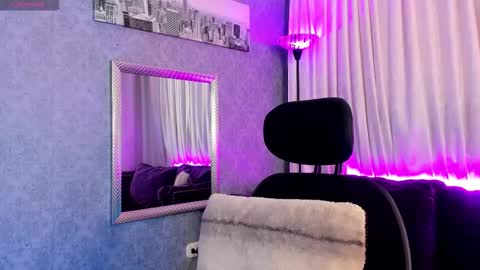 Snapshot of mamushka_ chatting on 11/20/25, 09:25 online show from 11/20/25, 09:25