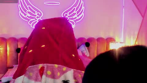 Snapshot of mamushka_ chatting on 12/18/25, 06:47 online show from 12/18/25, 06:47