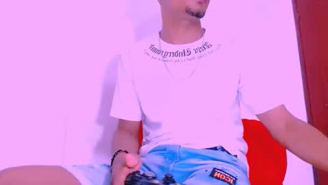 Snapshot of mandingxoxhot chatting on 12/17/24, 03:06 juan camilo online show from 12/17/24, 03:06