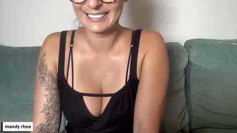 Snapshot of mandyrheaa chatting on 10/23/25, 01:16 Mandy online show from 10/23/25, 01:16