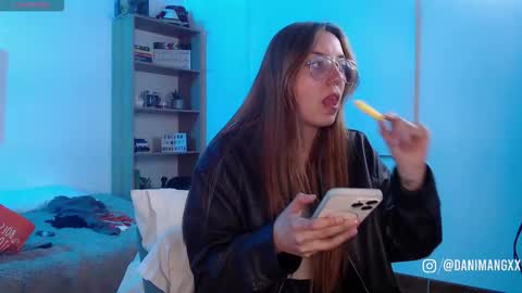 Snapshot of mangxx chatting on 10/10/25, 02:10 Danny online show from 10/10/25, 02:10