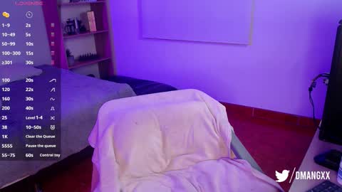 Snapshot of mangxx chatting on 10/18/25, 10:54 Danny online show from 10/18/25, 10:54