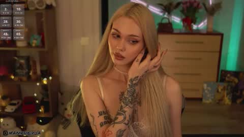Snapshot of manifreyja chatting on 03/09/26, 08:24 Amelie online show from 03/09/26, 08:24