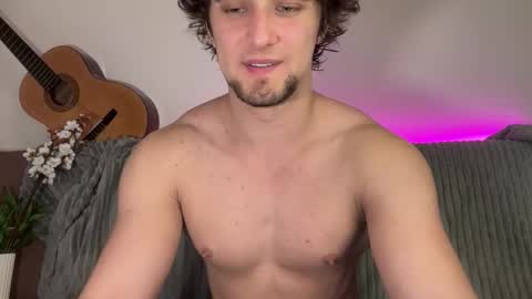 Snapshot of manolein chatting on 09/22/25, 12:01 manolein online show from 09/22/25, 12:01