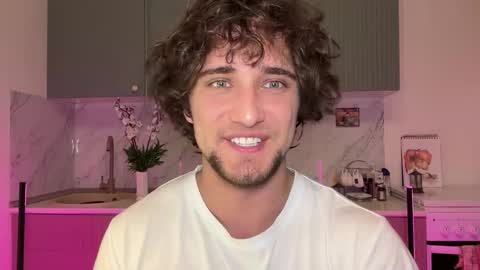 Snapshot of manolein chatting on 10/16/25, 10:11 manolein online show from 10/16/25, 10:11