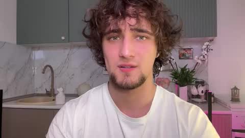 Snapshot of manolein chatting on 11/12/25, 03:23 manolein online show from 11/12/25, 03:23