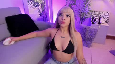 Manu Velez  online show from 12/30/24, 01:58