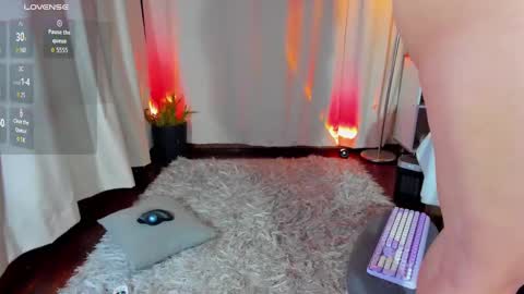 Snapshot of manu_velez_ chatting on 10/21/25, 08:48 Manu Velez  online show from 10/21/25, 08:48