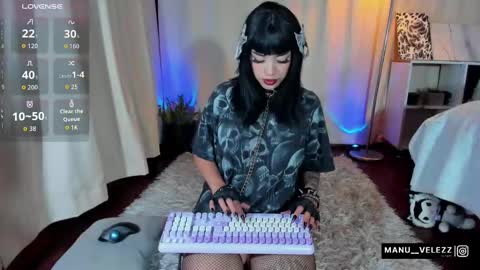 Snapshot of manu_velez_ chatting on 10/23/25, 05:29 Manu Velez  online show from 10/23/25, 05:29